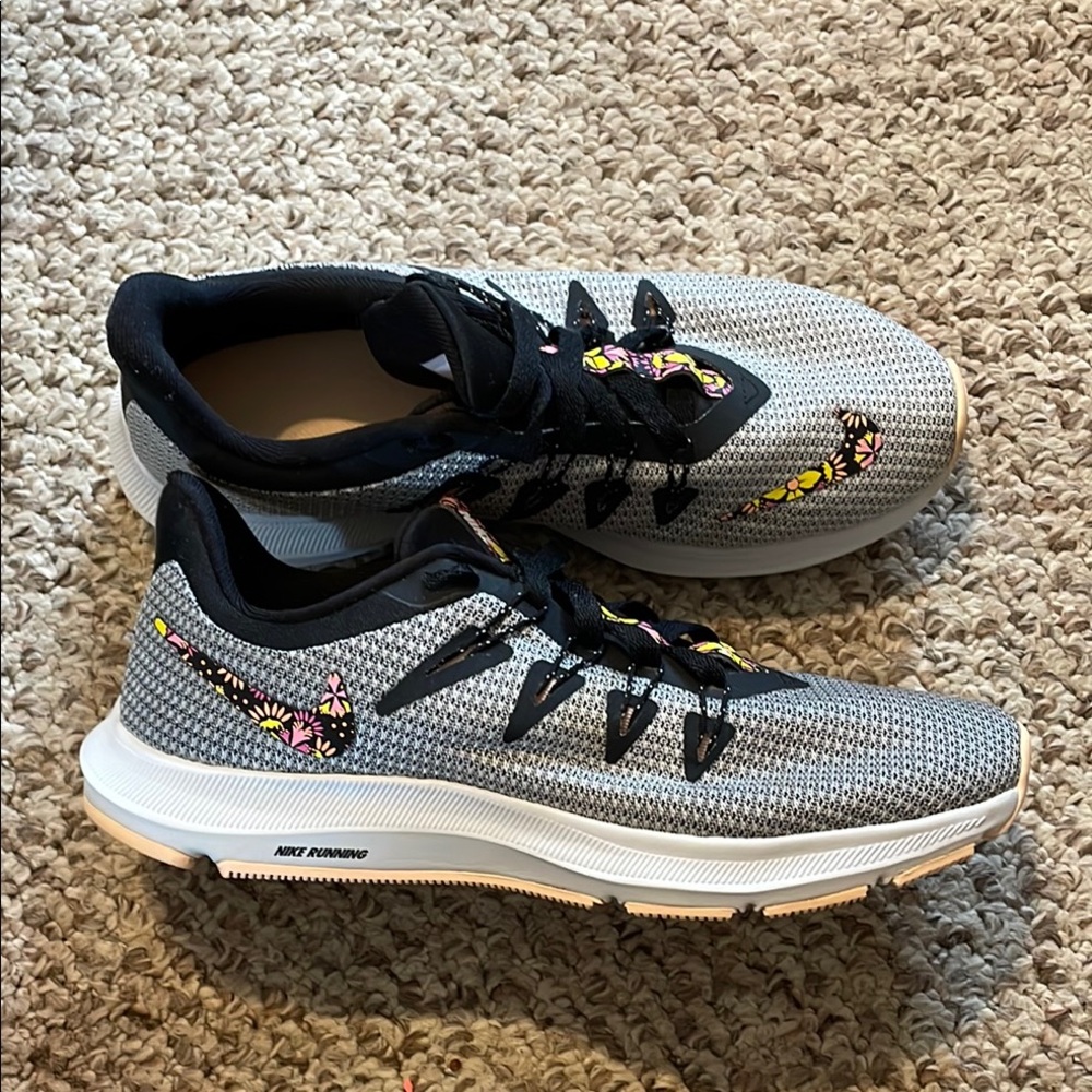 Nike Quest SE floral